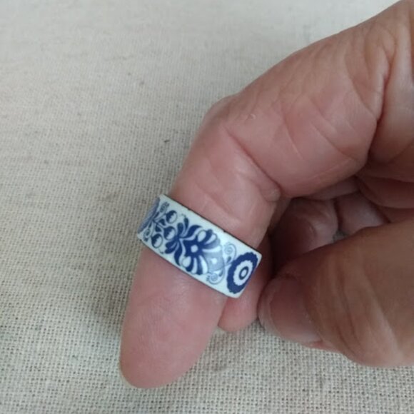 Delft: Blue and white ring. - Picture 4 of 6
